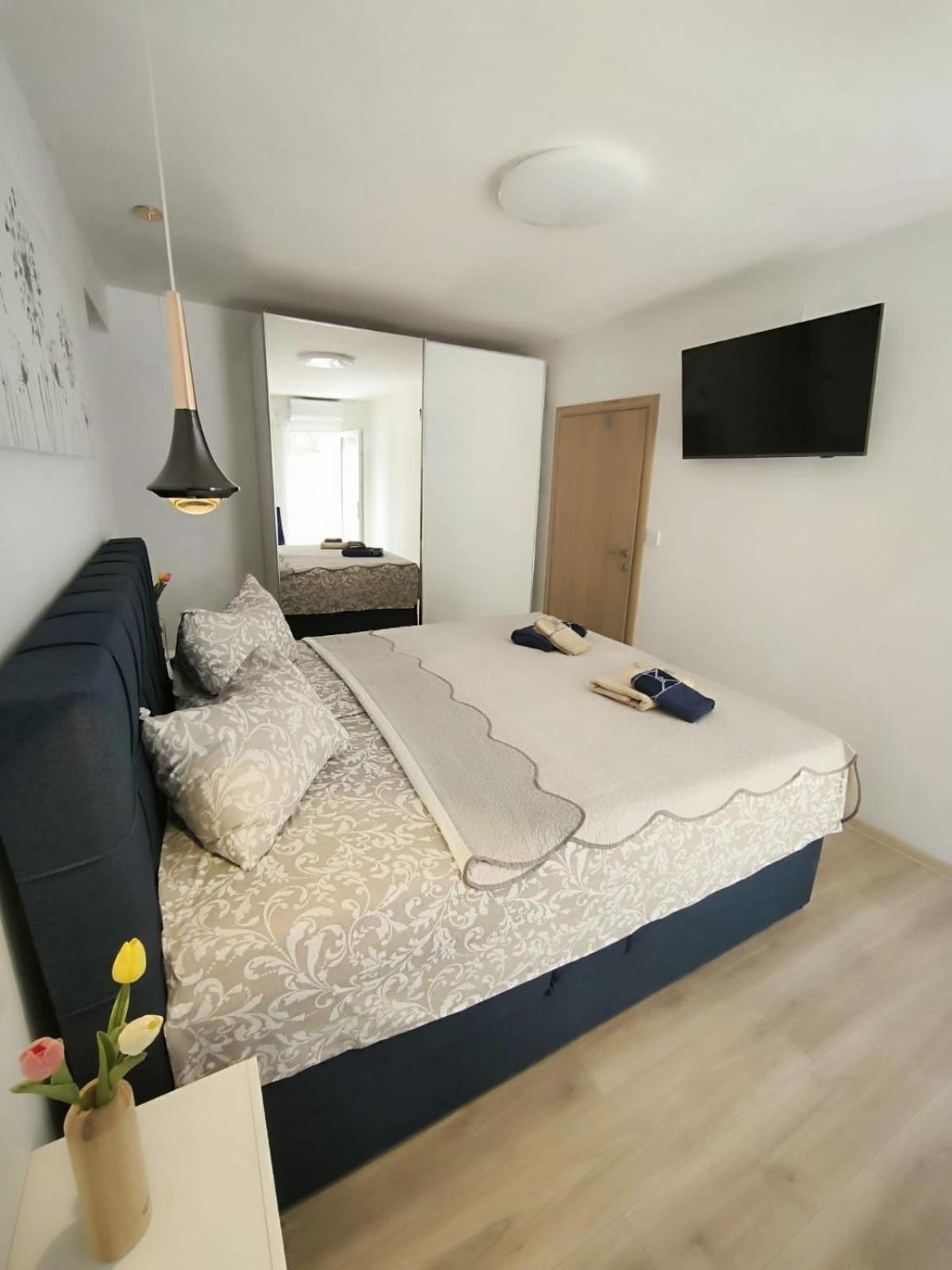 Apartment And Room Hudoletnjak Šilo Rum bild